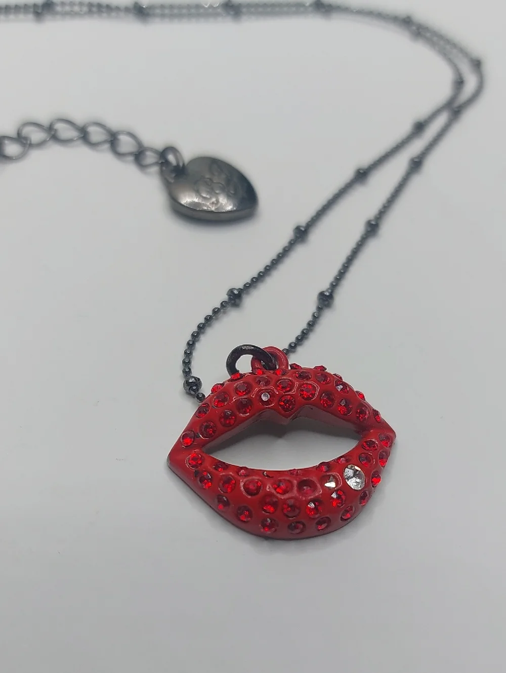 Betsey Johnson Kiss Me Sparkly Red Lips Dainty Gun Metal Chain Pendant Necklace